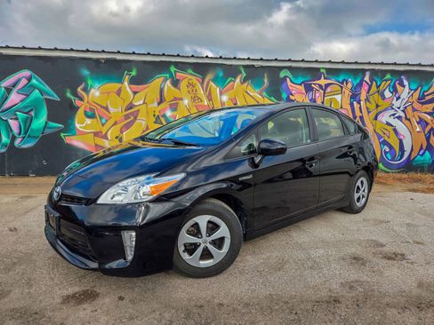 Used 2015 Toyota Prius Two image 1