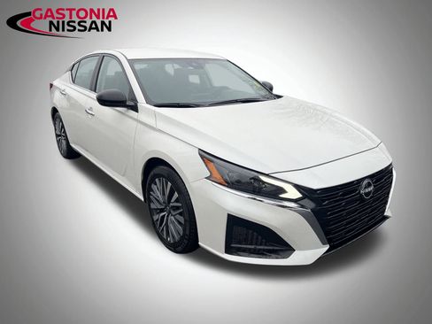 Used 2024 Nissan Altima 2.5 SV image 22