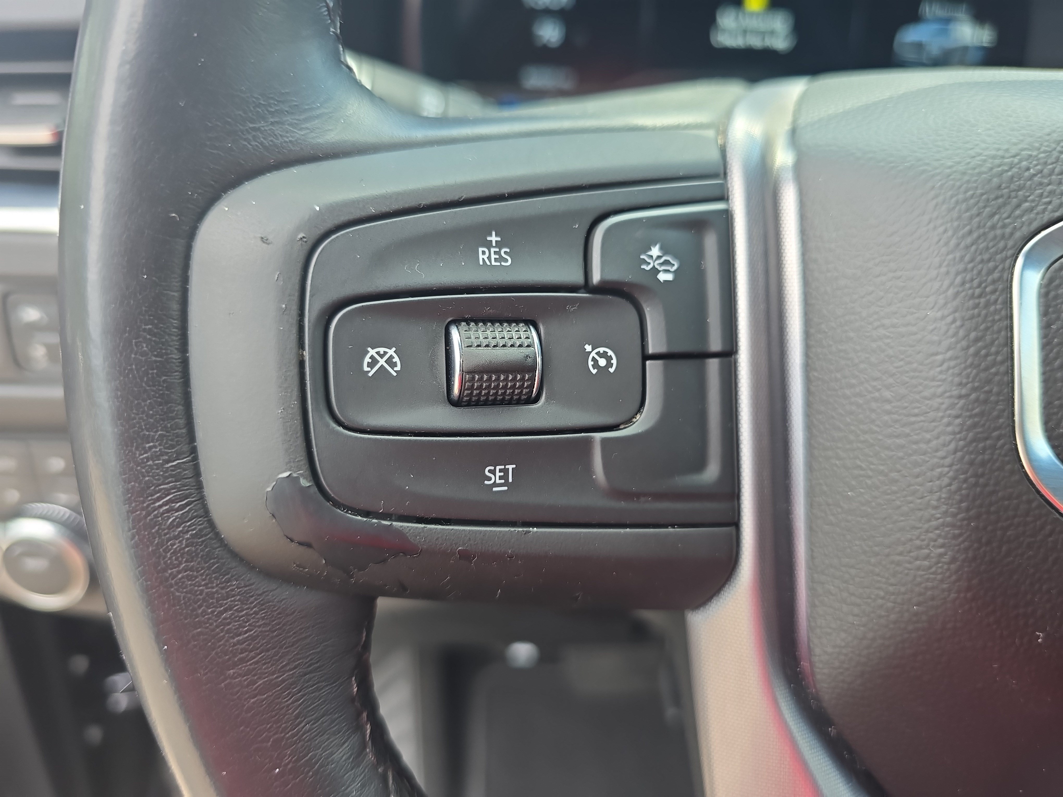 Used 2023 GMC Yukon SLT AWD/4WD image 18