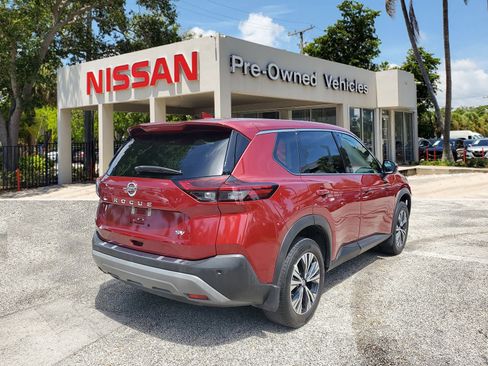 Used 2021 Nissan Rogue SV image 4