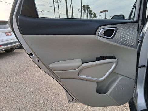 Used 2020 Kia Soul LX image 13