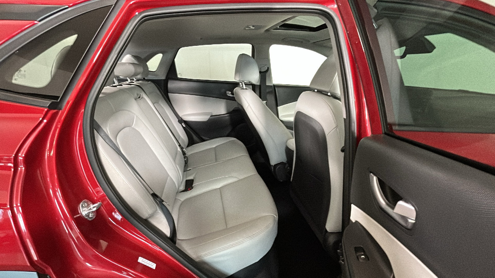 Certified 2022 Hyundai Kona Limited w/ Cargo Package AWD/4WD image 38