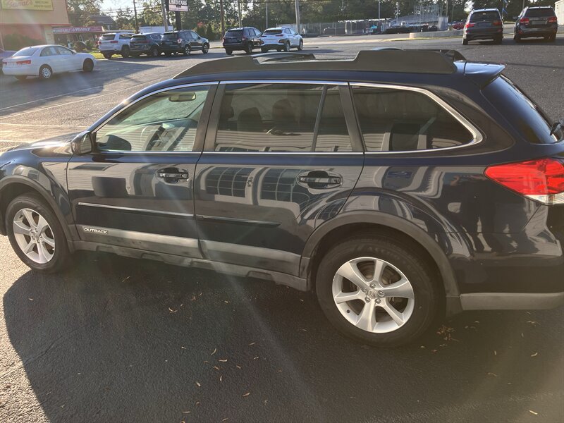 Used 2014 Subaru Outback 2.5i Limited AWD/4WD image 7
