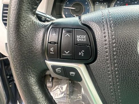 Certified 2017 Toyota Sienna XLE FWD image 35