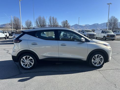 Used 2023 Chevrolet Bolt EUV LT w/ Comfort Package image 6