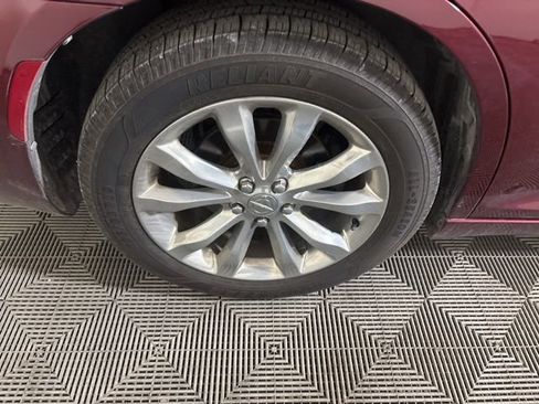 Used 2018 Chrysler 300 Limited w/ Safetytec Plus Group image 47