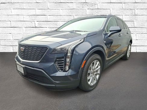 Used 2021 Cadillac XT4 Luxury w/ Cold Weather Package image 3