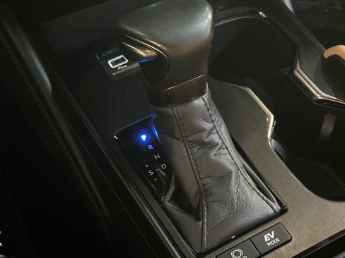 Used 2025 Lexus ES 300h w/ Premium Package FWD image 24