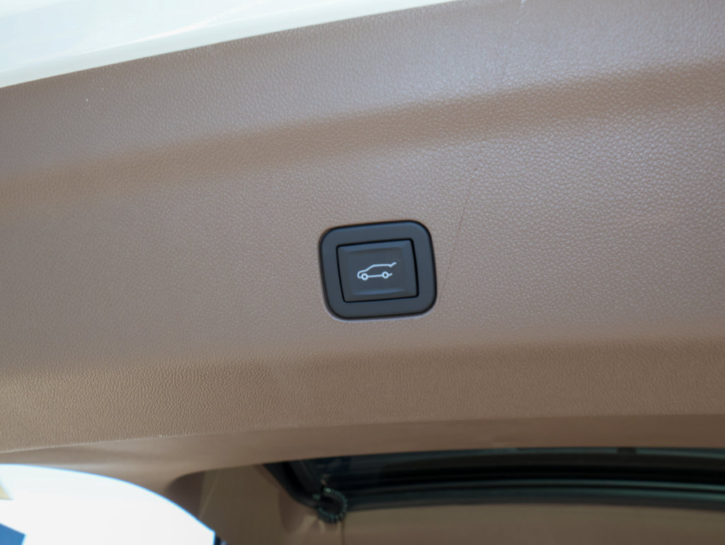 New 2026 GMC Yukon Denali w/ Advanced Technology Package AWD/4WD image 6