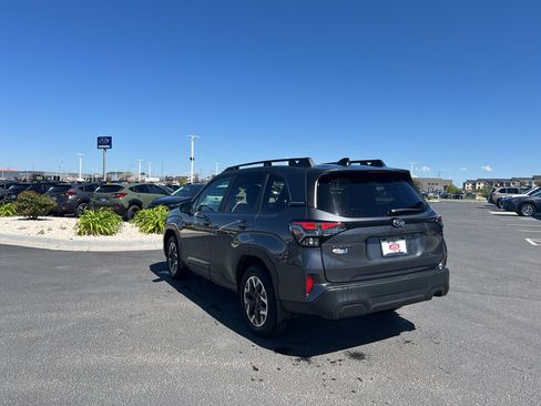 Used 2026 Subaru Forester Premium AWD/4WD image 3