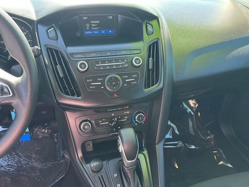 Used 2018 Ford Focus SE FWD image 12