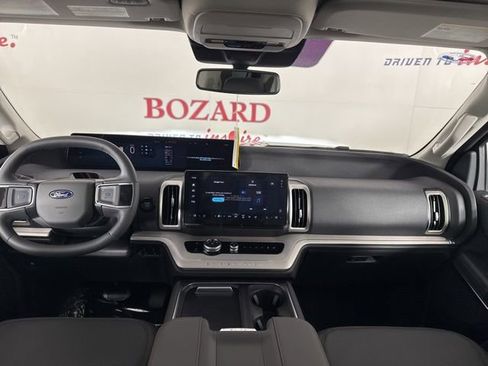 New 2025 Ford Expedition Active image 9