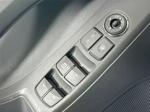 Used 2013 Hyundai Elantra GLS image 21