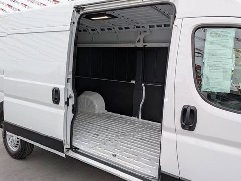 Used 2025 RAM ProMaster 2500 w/ Convenience Group FWD image 8