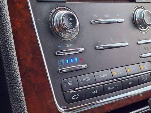 Used 2016 Lincoln Navigator L Select AWD/4WD image 5