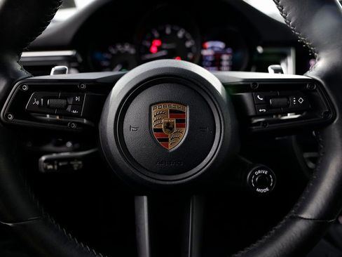 Used 2023 Porsche Macan Turbo image 35