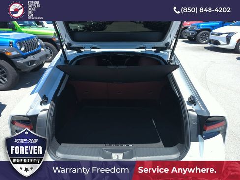 Used 2025 Toyota Prius LE FWD image 27