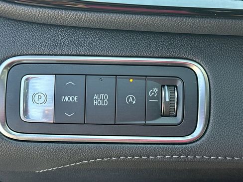 Certified 2025 Buick Enclave Preferred FWD image 33