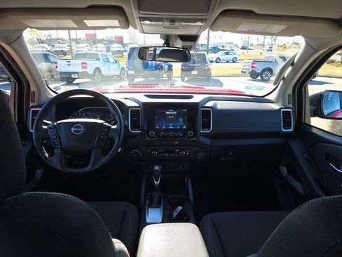 Used 2022 Nissan Frontier SV image 14