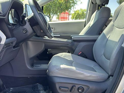 Used 2022 Toyota Sienna Limited FWD image 28