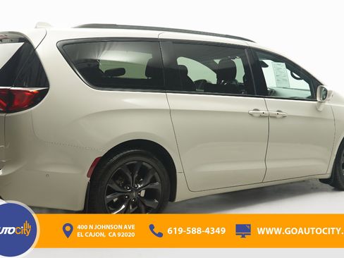 Used 2020 Chrysler Pacifica Touring-L Plus FWD image 6