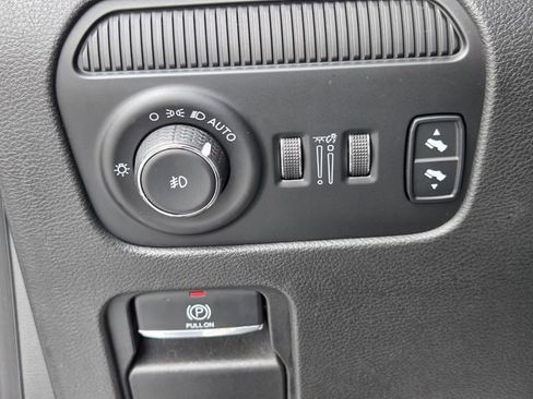 Used 2023 Jeep Wagoneer L Series III w/ Premium Group I AWD/4WD image 30
