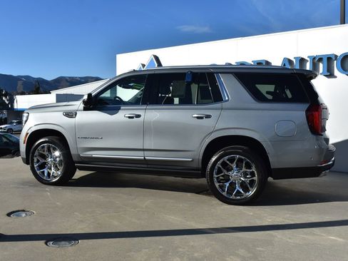 Used 2025 GMC Yukon Denali w/ Sun & Power Step Package image 5