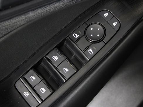 Used 2023 Nissan Rogue S image 22