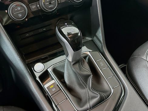 Used 2024 Volkswagen Taos SE image 25