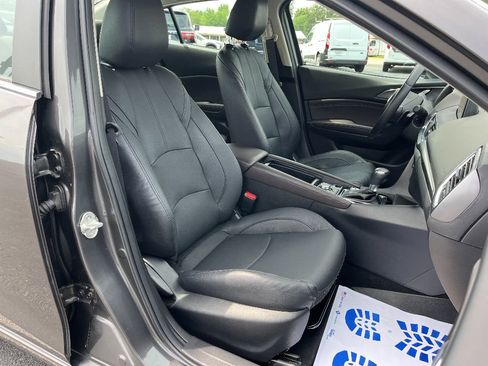 Used 2018 MAZDA MAZDA3 Grand Touring w/ Premium Equipment Package image 12