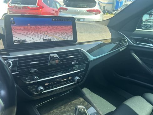 Used 2022 BMW 530e w/ M Sport Package image 38