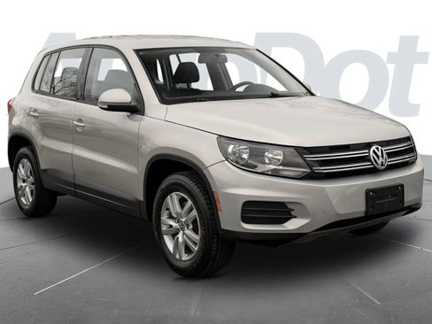 Used 2013 Volkswagen Tiguan S image 4