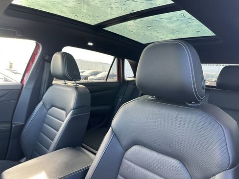 Used 2024 Volkswagen Atlas Cross Sport SEL R-Line image 5