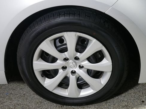 Used 2024 Toyota Corolla LE FWD image 15