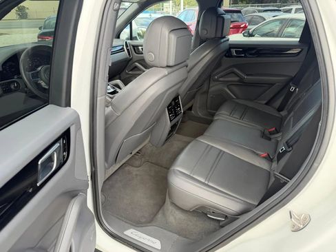 Used 2020 Porsche Cayenne image 11