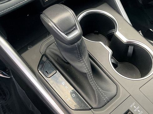 Used 2023 Toyota Highlander L image 28