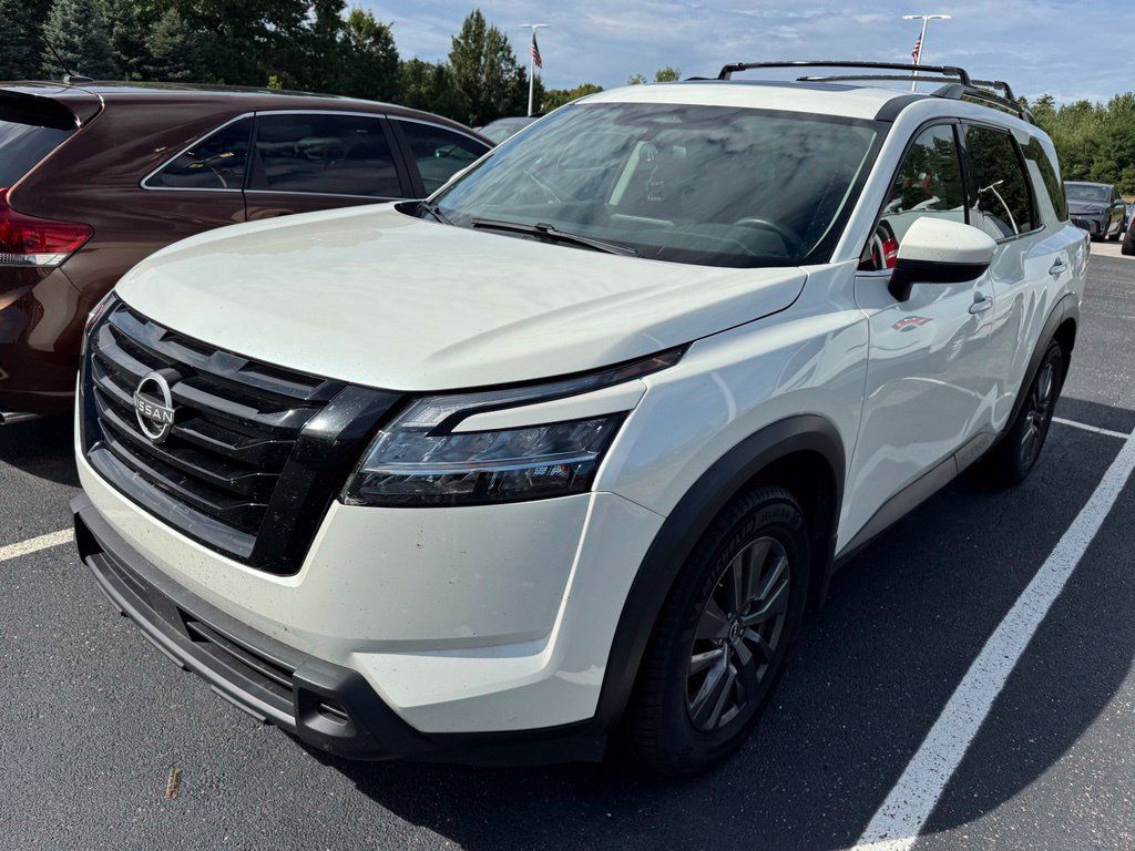 Used 2022 Nissan Pathfinder SV w/ SV Premium Package AWD/4WD image 2