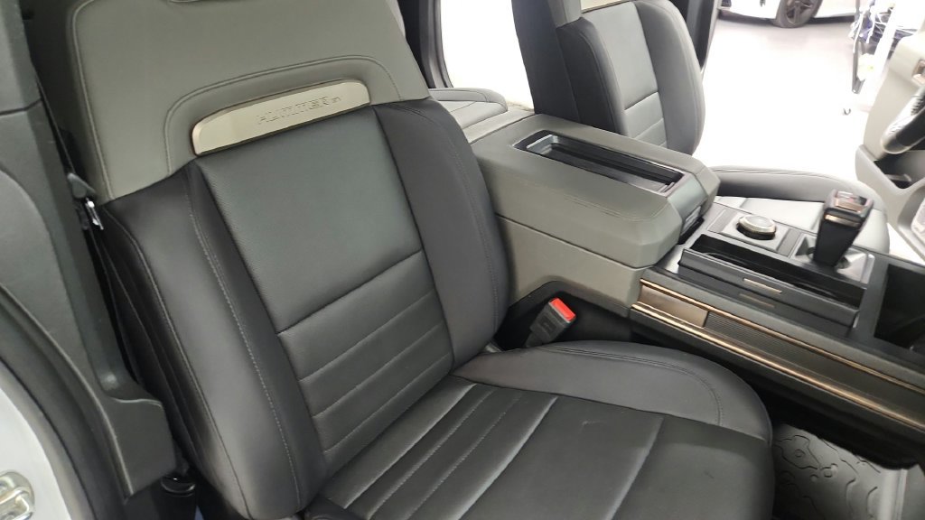 Used 2025 GMC Hummer EV 2X w/ LPO, Sport Package AWD/4WD image 31