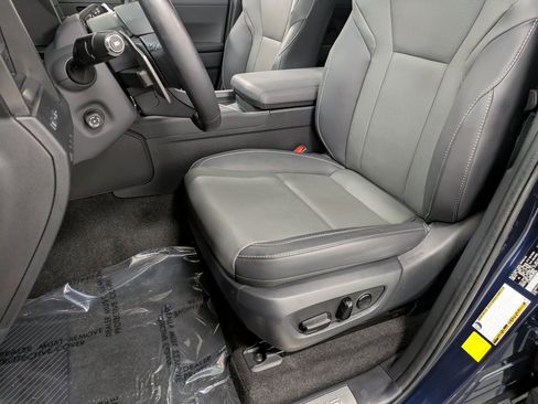 Used 2024 Lexus GX 550 image 9