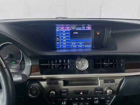 Used 2013 Lexus ES 350 w/ Luxury Pkg image 21