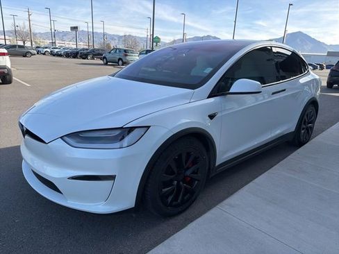 Used 2023 Tesla Model X Plaid image 3