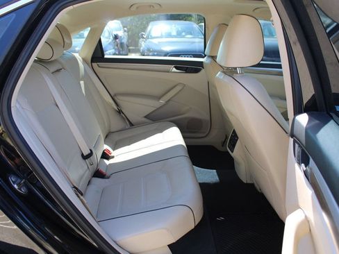 Used 2016 Volkswagen Passat 1.8T SE FWD image 31