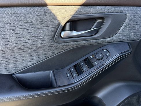 Used 2023 Nissan Rogue SV image 17