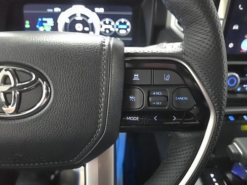 Used 2024 Toyota Sequoia Platinum AWD/4WD image 26