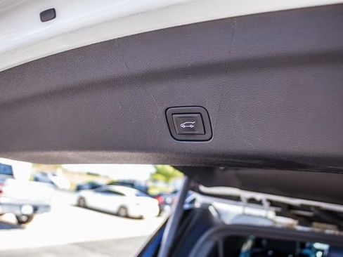 Used 2023 Chevrolet Suburban Premier image 10