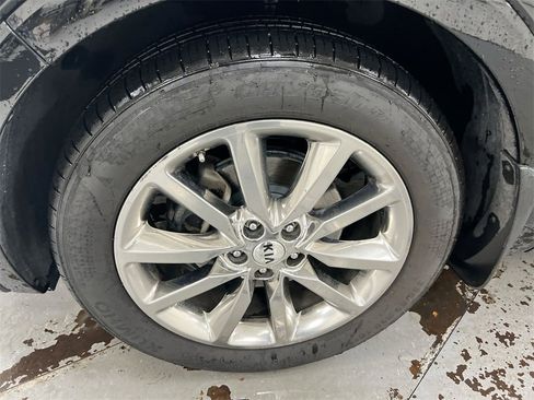 Used 2018 Kia Sorento SX image 26