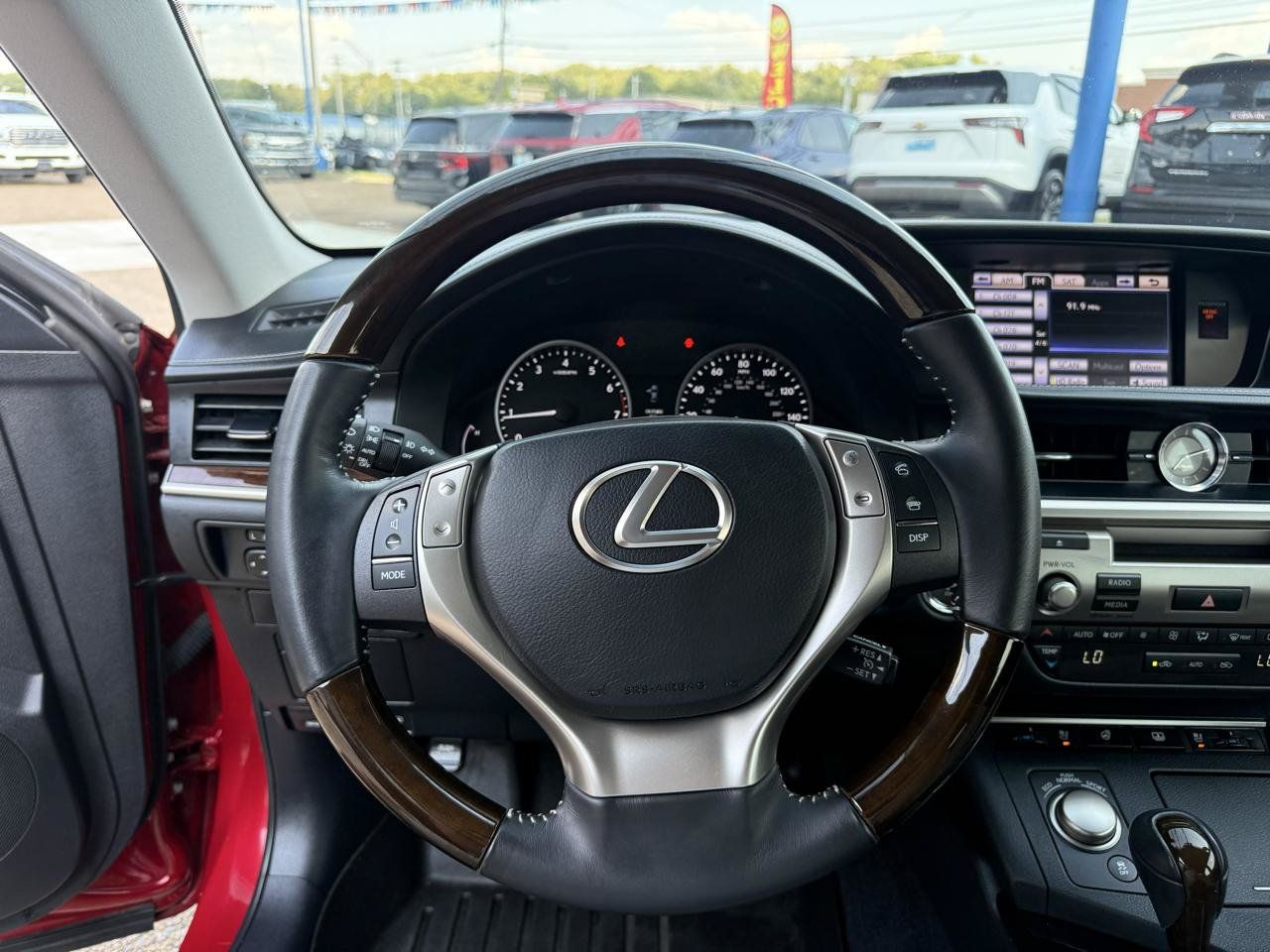 Used 2014 Lexus ES 350 w/ Luxury Package FWD image 13