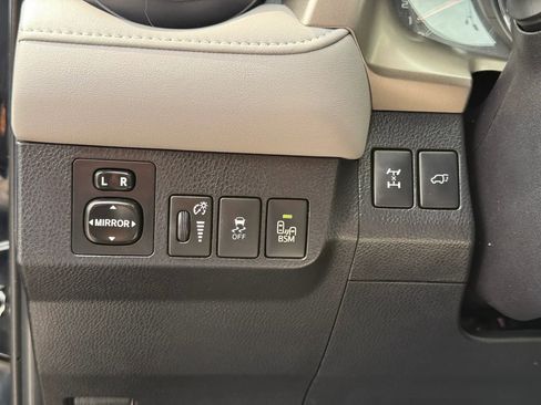 Used 2015 Toyota RAV4 Limited w/ Technology Package image 25