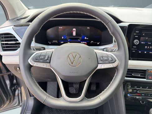 New 2026 Volkswagen Taos SE FWD image 17
