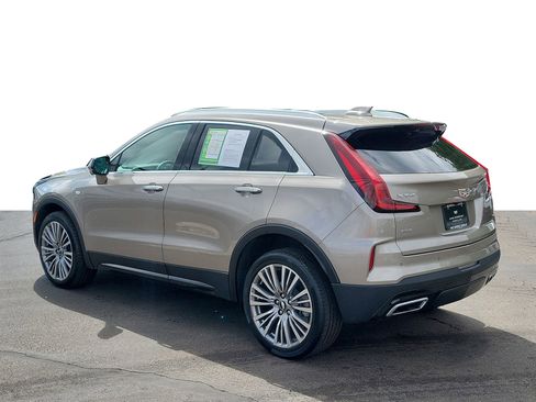 Used 2025 Cadillac XT4 Premium Luxury w/ Technology Package AWD/4WD image 4